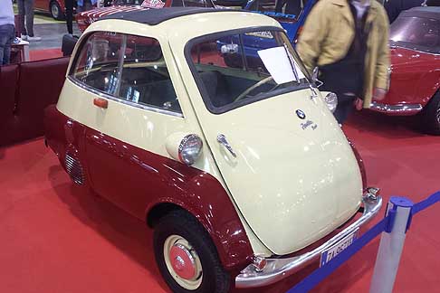 BMW - Mitica BMW Isetta auto storica bicolore esporta alla Fiera di Padova 2014 width=