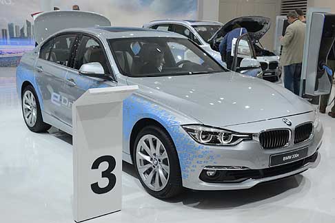 BMW - Nel model year 2016 l’offerta della nuova Serie 3 sarà ampliata con la BMW 330e berlina