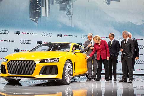 Angela Merkel - Angela Merkel e Audi Sport Quattro Concept al Salone di Francoforte 2013 width=