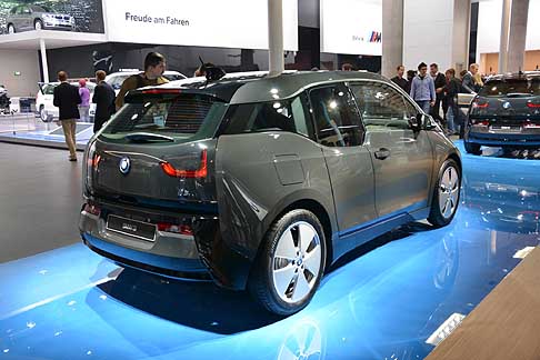 BMW - La BMW i3 che vanta una potenza di 125 kW/170 CV width=
