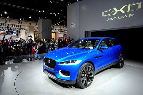 Jaguar - Jaguar C-X17 Concept il lavoro è stato coordinato ad arte dal Director of Design Ian Callum width=