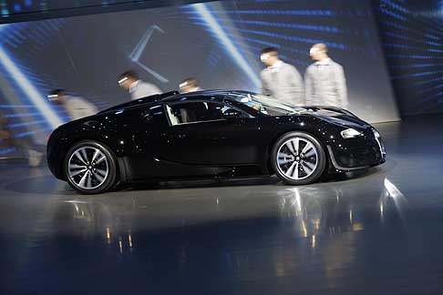 Bugatti - La meccanica resta invariata rispetto alle altre Bugatti Veyron 16.4 Grand Sport Vitesse, che impiegano il noto W16 di 8 litri. width=