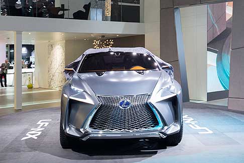 Lexus - Lexus LF-NX Concept nuova calandra anteriore con luci Led a forma di diamante width=