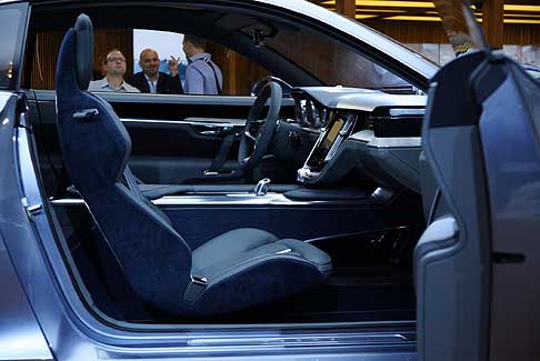 Volvo - La Volvo Concept Coupé eroga una potenza complessiva di circa 400 CV e oltre 600 Nm di coppia motrice.  width=