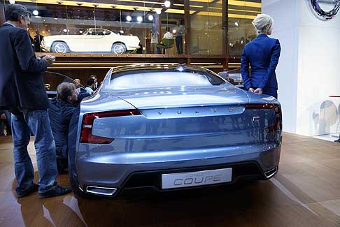 Volvo -  Il prototipo Concept Coupè integra, inoltre, un approccio inedito all’esperienza dell’utente e si caratterizza per il sistema di propulsione ibrido plug-in alimentato a benzina  width=