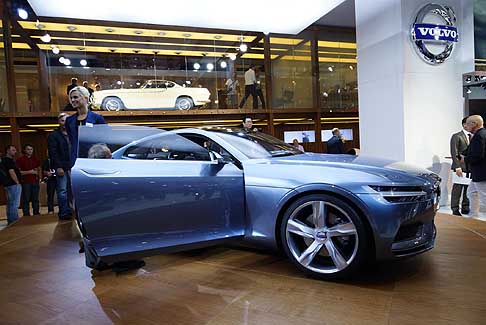 Volvo - Tra le premiere di primo piano del 65esimo Salone di Francoforte, spicca l’elegante Volvo Concept Coupé, la prima di tre concept car che rivelano le possibilità stilistiche offerte dalla nuova Architettura di Prodotto Scalabile introdotta da Volvo.  width=