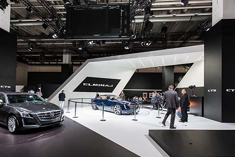 Cadillac - Ispirata alla Eldorado del 1967, Cadillac Elmiraj è lunga 521 cm ed è dotata di quattro confortevoli posti width=