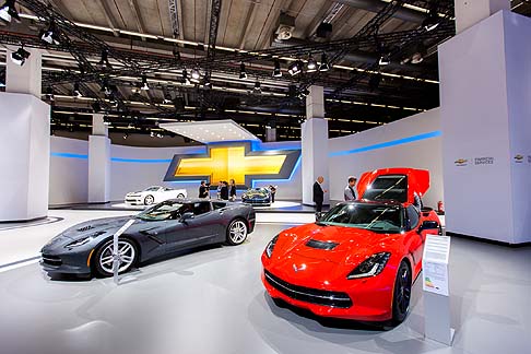 Chevrolet - La vettura Corvette Stingray adotta il nuovo motore V8 6.2L LT1 da 460 CV, che registra un’accelerazione da 0 a 100 km/h in 4,2 secondi. width=