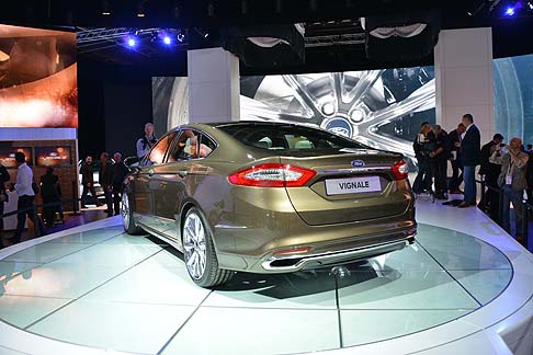 Ford - La vision Vignale risponde alla domanda di prodotti Ford di livello superiore, partirà all’inizio del 2015 con la Mondeo Vignale, sia berlina che wagon. width=
