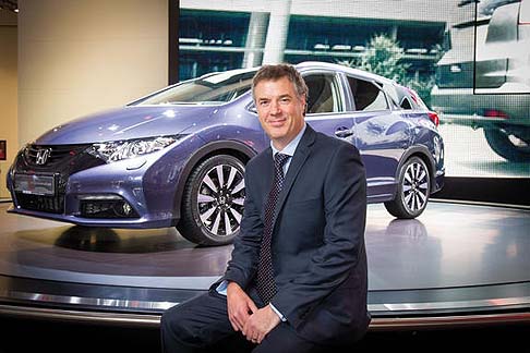 Honda - Sviluppata e progettata in Europa, la Civic Tourer vanta una capacità di carico ai vertici della sua categoria, grazie ai 624 litri disponibili con i sedili posteriori sollevati fino al telo di copertura. width=