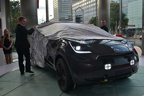 Kia Motors - Kia Niro Concept dalla personalità forte e incisiva con linee accattivanti e allo stesso tempo aggressive width=