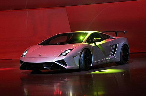 Lamborghini - La Gallardo Squadra Corse è un alto concentrato di tecnologia, creata per offrire un'esperienza di guida senza compromessi. width=