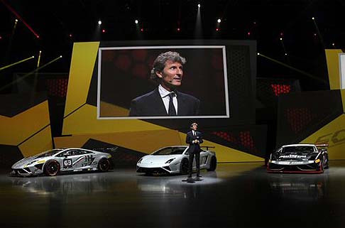 Lamborghini - Lamborghini recita un ruolo da protagonista con la sportiva Gallardo LP 570-4 Squadra Corse, che promette performance di altissimo livello grazie alle soluzioni del motor sport trasferite dalla pista alla strada. width=