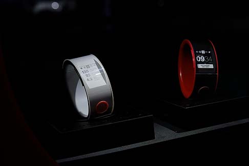 Nissan - Nissan lancia, al Salone di Francoforte anche il primo smartwatch che collega il pilota all’auto, il Nissan Nismo Watch.  width=