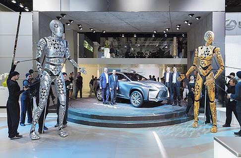 Lexus -  Lexus Is Hybrid, il prototipo LF-NX e GS Hybrid splendono nell’area dedicata incantando i visitatori con il loro appeal e i contenuti tecnologici. width=