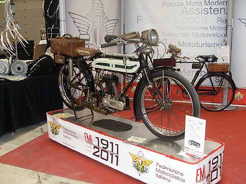 Triumph - Motoclicetta Triumph 1911 la storia racconta i suoi primi 100 anni width=