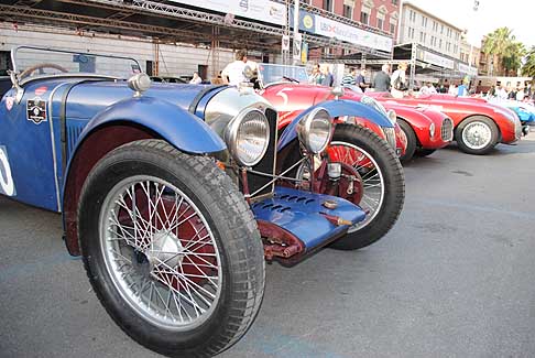 GP di Bari gara di regolarità - 4^ Rievocazione del Gran Premio di Bari l’esposizione delle auto storiche nel Paddock, dove appassionati e curiosi possono ammirare i bolidi e auto d´epoca width=