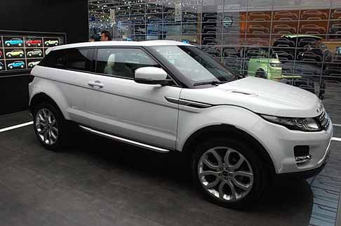 Land Rover - Range Rover Evoque bianca esposto al Ginevra Motor Show 2011 width=