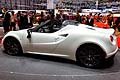 Alfa Romeo 4C Targa una versione a due posti che ha le sue nette peculiarità e una ricercatezza stilistica di altissimo livello