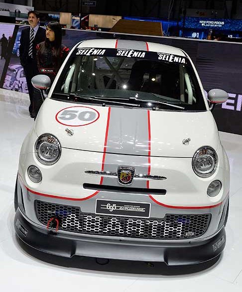 Abarth - Abarth 695 Assetto Corse evoluzione auto da competizione in mostra a Ginevra width=