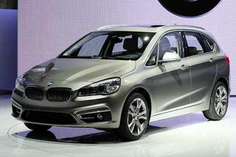 BMW - Finaliste Car of the Year 2015: BMW Serie 2 Active Tourer la monovolume bavarese rappresenta un´assoluta novità per la gamma width=