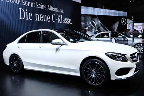 Mercedes - Finaliste Car of the Year 2015: Mercedes-Benz Classe C è una berlina premium tecnologica e stilisticamente interessante width=