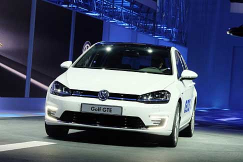 Volkswagen - Dedicata alla mobilità green, invece, la Golf GTE adotta una propulsione ibrida plug-in, coniugando la trazione elettrica con il dinamismo tipico delle GTI.  width=