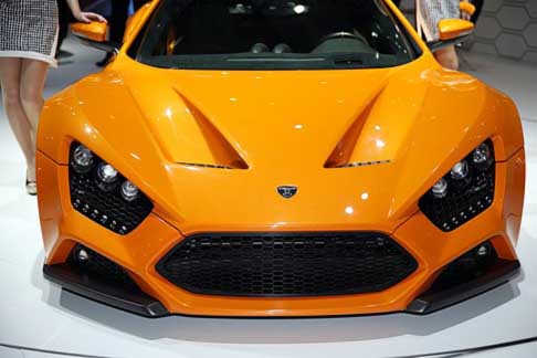 Zenvo - Zenvo ST1 hypercar calandra dotato di differenti mappe: Wet, Sport, Race. width=