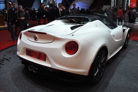 Alfa Romeo - Alfa Romeo 4C Targa esclusiva livrea Bianco Lucido Tristrato width=