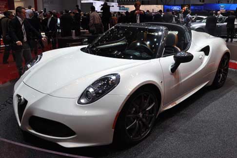 Alfa Romeo - Alfa Romeo 4C Targa è l´evoluzione coperta della super premiata coupé lanciata nel 2013 width=