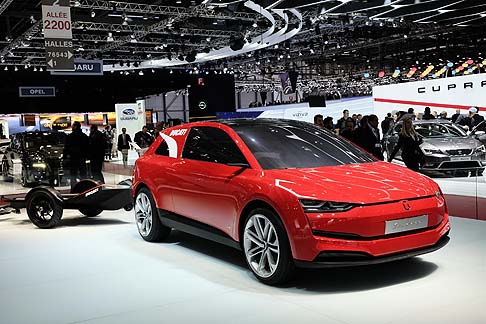 Italdesign Giugiaro - Nello stand di Italdesign Giugiaro a Ginevra viene presentata anche una versione Ducati di Clipper, caratterizzata da colori e grafiche ufficiali Ducati, in omaggio alla prossima stagione iridata.  width=