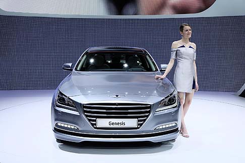Hyundai - Hyundai Genesis, la nuova berlina Hyundai di fascia alta, appare completamente rinnovata. Prodotta in serie limitata, la vettura offre standard elevati in termini di lusso, prestazioni e comfort. width=