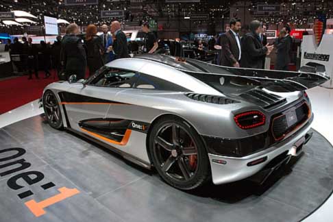 Koenigsegg - Koenigsegg One:1 retrotreno vettura con motore posteriore centrale e trazione solo posteriore width=