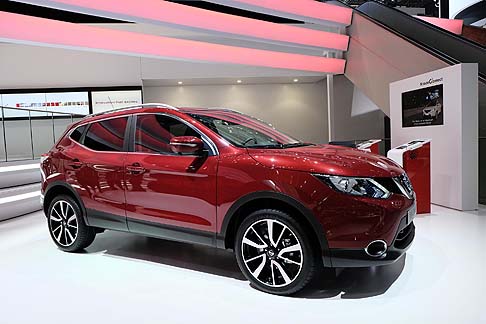 Nissan - Finaliste Car of the Year 2015: Nissan Qashqai, il rivoluzionario veicolo si avvale di aggiornamenti estetici e meccanici width=