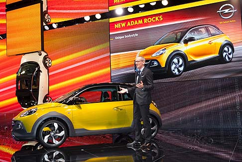 Opel  - ADAM ROCKS inaugura un nuovo segmento di mercato. E’ infatti il primo crossover tre porte lungo meno di 4,00 metri. width=
