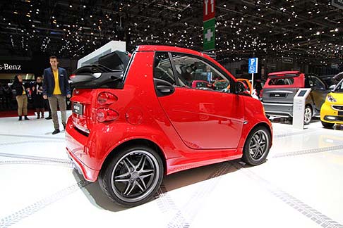 Smart - Tra gli elementi estetici notiamo i proiettori anteriori BRABUS color titanium, cerchi in lega BRABUS Monoblock VII da 16 e 17 pollici. width=