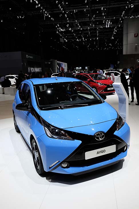 Toyota - Ricca di sorprendente appeal, la rinnovata citycar Toyota Aygo sfila sulla passerella di Ginevra sfoggiando un design vivace e contemporaneo. width=