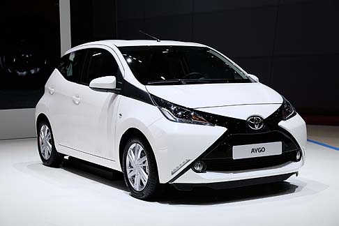 Toyota - Il nuovo design della Toyota Aygo, definito J-Playful si ispira alla cultura contemporanea dei giovani giapponesi, che ama particolarmente le forme audaci e senza compromessi width=