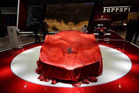 Ferrari Ginevra Motor Show 2013 - Ferrari F150 con il telo al Salone di Ginevra 2013 width=