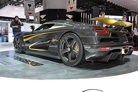 Koenigsegg - Koenigsegg Agera S Hundra retro e spoiler vettura width=