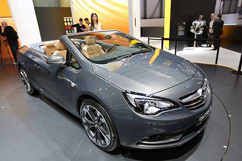 Opel - OPEL Cascada in versione cabriolet width=