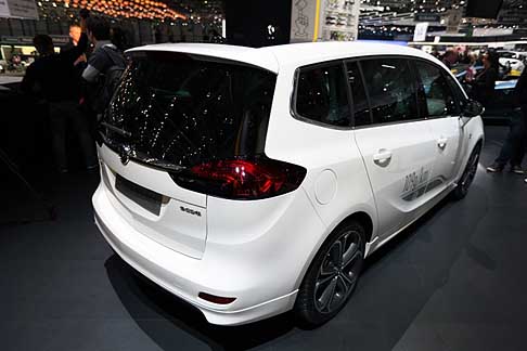 Opel - Opel Zafira Tourer con il nuovo motore 1.6 CDTi ECOTEC posteriore vettura width=