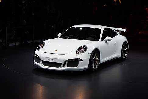 Porsche - Porsche 911 GT3 motore 6 cilindri boxer da 3,8 litri in grado di erogare 475 CV a 8.250 giri/min width=