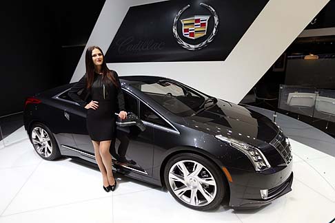 Cadillac - La lussuosa coupé Cadillac ELR offre la prima applicazione della tecnologia Extended Range Electric Vehicle nata da un marchio automobilistico di lusso. width=