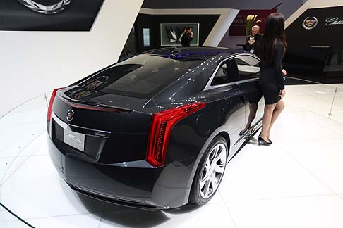 Cadillac - Disponibile sul mercato a partire dai primi mesi del 2014 in Nord America e in seguito negli altri mercati mondiali, compresi quello europeo e cinese, Cadillac ELR rappresenta la sintesi di lusso, ingegneria avanzata e design all’avanguardia. width=