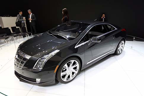 Cadillac - Cadillac ELR è azionata dalla tecnologia EREV di GM, che unisce la guida in modalità elettronica e un motore a benzina 1.4L per l’estensione dell’autonomia. width=