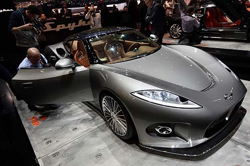 Spyker - La piattaforma in alluminio sarà abbinata a una scocca in fibra di carbonio, per un peso complessivo inferiore ai 1.400 kg.  width=