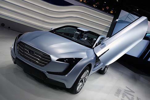 Subaru - La tinta esterna Mistral Silver Metallic della Subaru Viziv Concept mette in evidenza la dinamica e l’elegante design della vettura.  width=