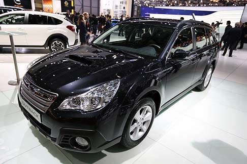 Subaru - Vista frontale della Subaru Outback, nello stand di Ginevra. width=