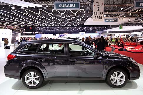 Subaru - Subaru Outback in vetrina al Salone di Ginevra. width=